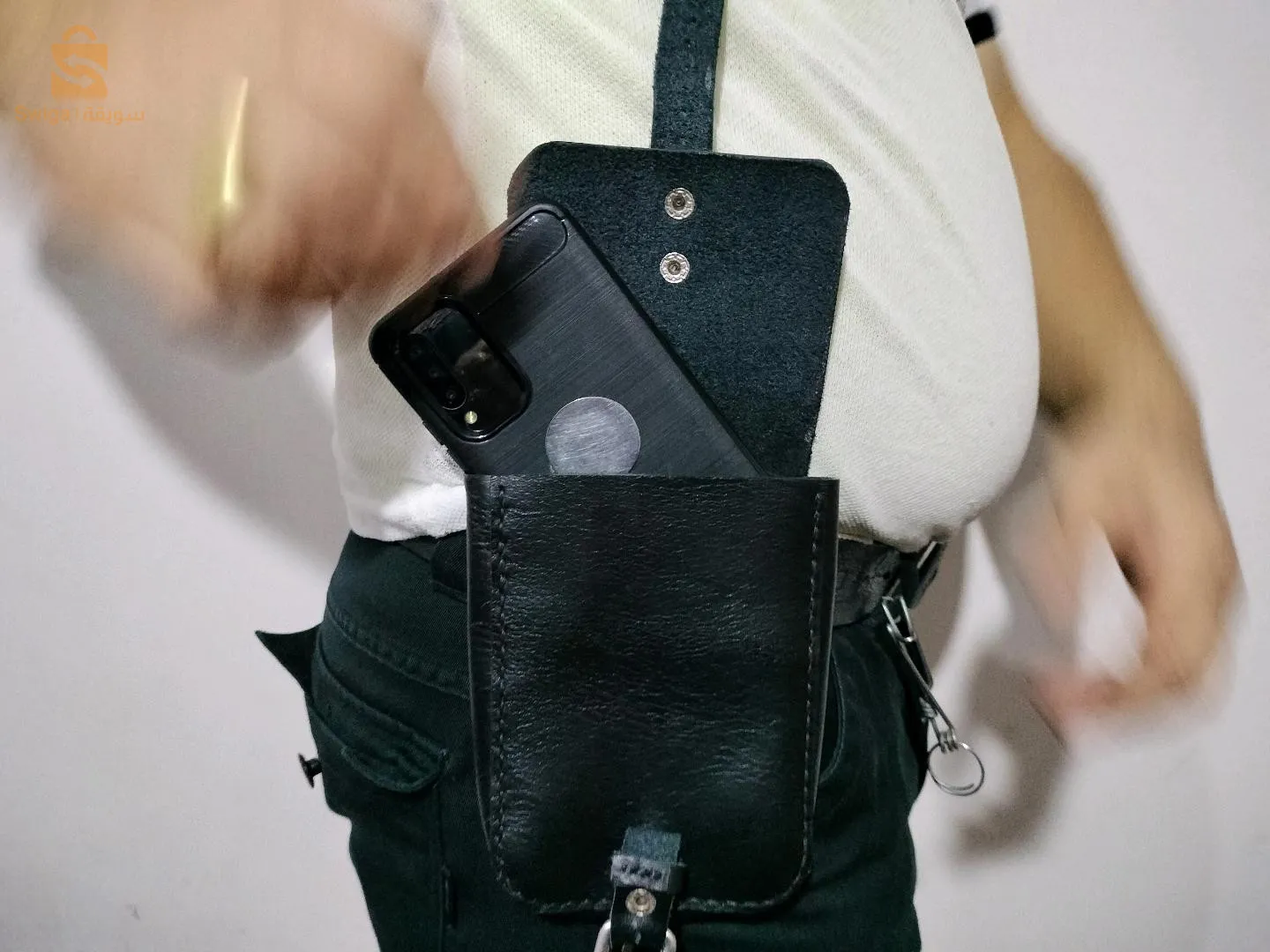 حامل الهاتف النقال في الحزام لكل انواع الهواتف المحمولة الجديدة يسهل ويساعد في حمل الهاتف النقال للطلب الإتصال الاستفسارات 0542664867