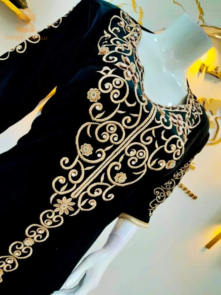 بسم الله على بركة الله
تخفيضات جد جد مغرية 
قفطان 
نوعية القماش: قطيفة روايال 450غ
سعر : 2800دج بدل 4500دج
سعر قطعتين : 5000دج بدل 9000دج
اغتنمو فرصة التخفيض 
مكان المحل : المركز التجاري زحاف الطابق الاول ولاية عين تيموشنت