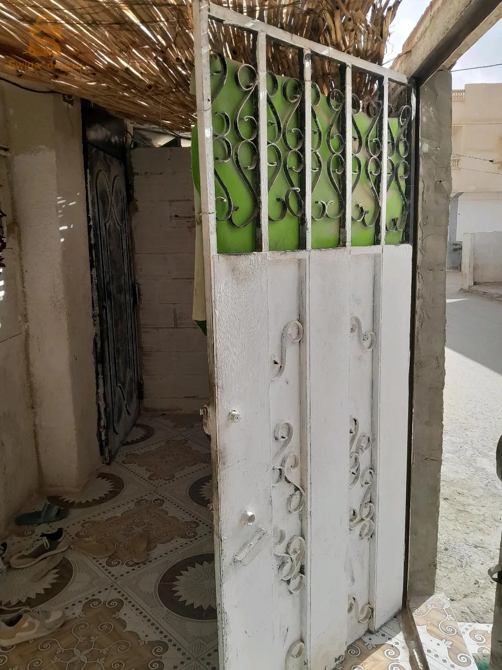 بيت عائلي مكون من طابقين  و7 غرف وكاراج