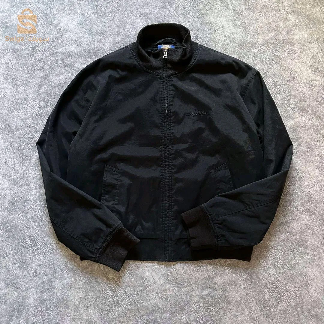 Veste Dickies original : 
État : 10/10 
Taille : L 
Prix : 4800da 

Livraison disponible