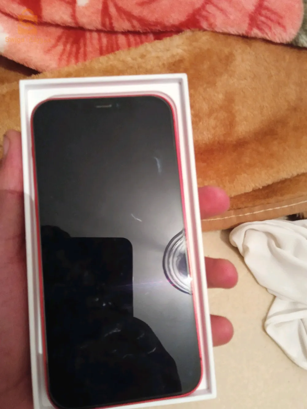 هاتف ايفون 12 تقريبا جديد بطارية 100/100 مع العائلة سعر 10 ملايين