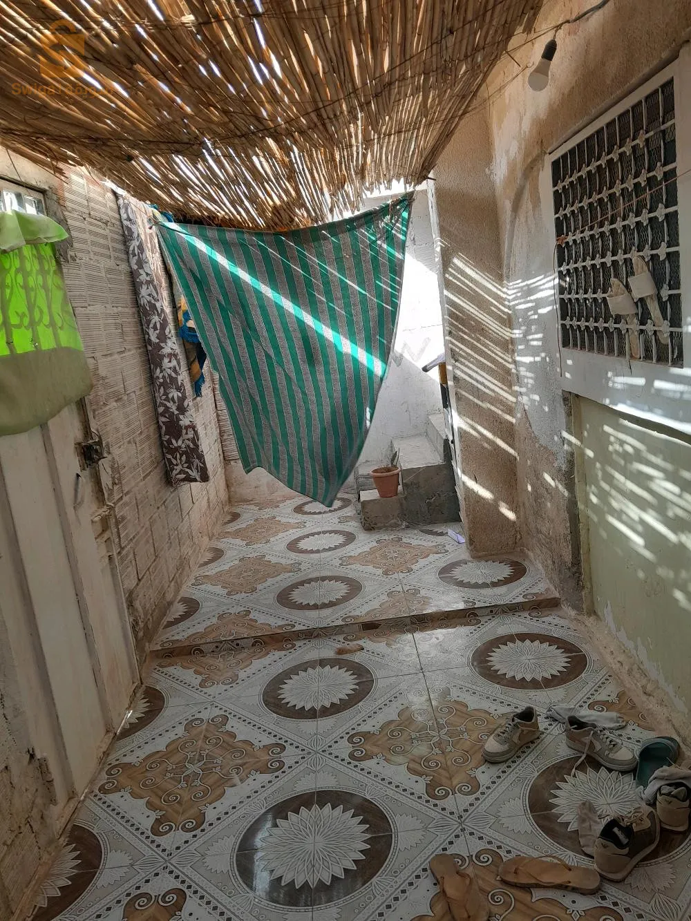 بيت عائلي مكون من طابقين  و7 غرف وكاراج
