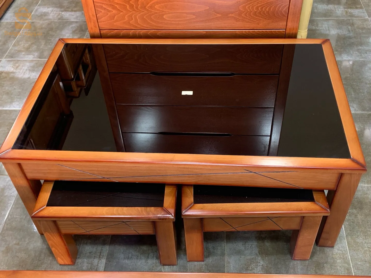 table bois hetre : 28000
canape bois hetre : 19500
canape bois rouge : 12800
comode bois hetre : 35500