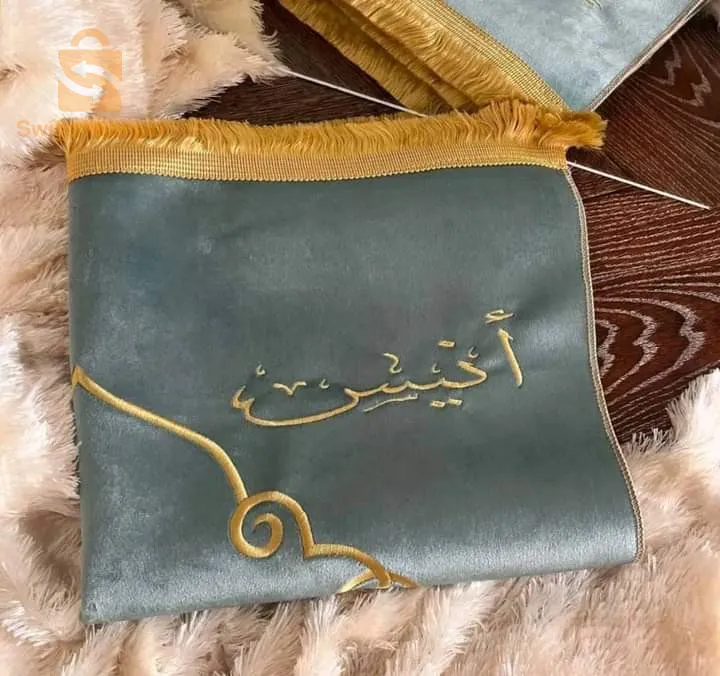 متوفر طرز أسماء على السرابيت والسجادة