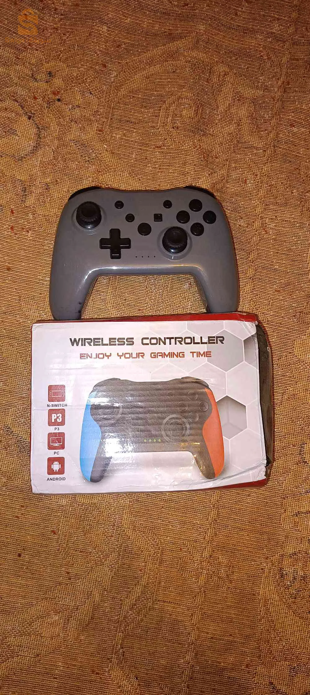 A Bluetooth-enabled wireless game controller for Android and PlayStation, equipped with a powerful and long-lasting battery.