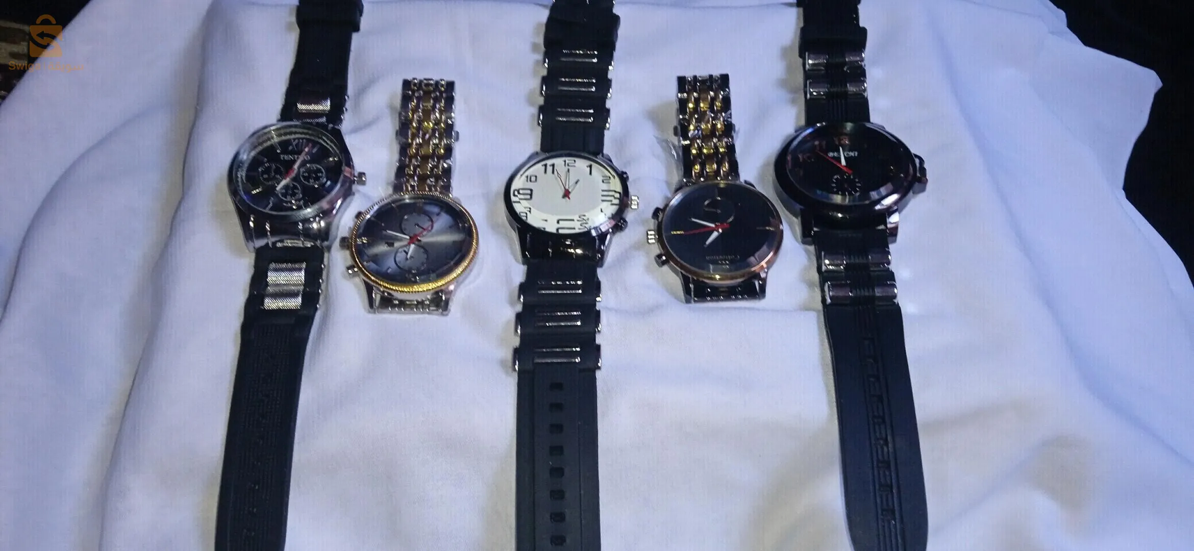 ساعة يد لرجال والنساء