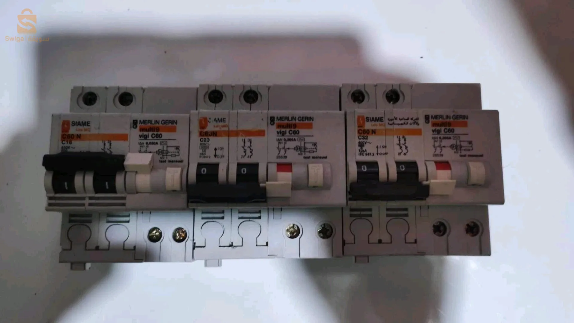 معدات و أدوات كهربائية و الية