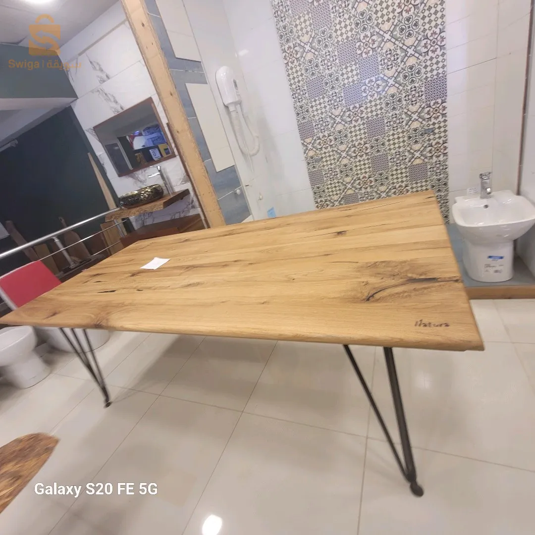 طاولة للبيع