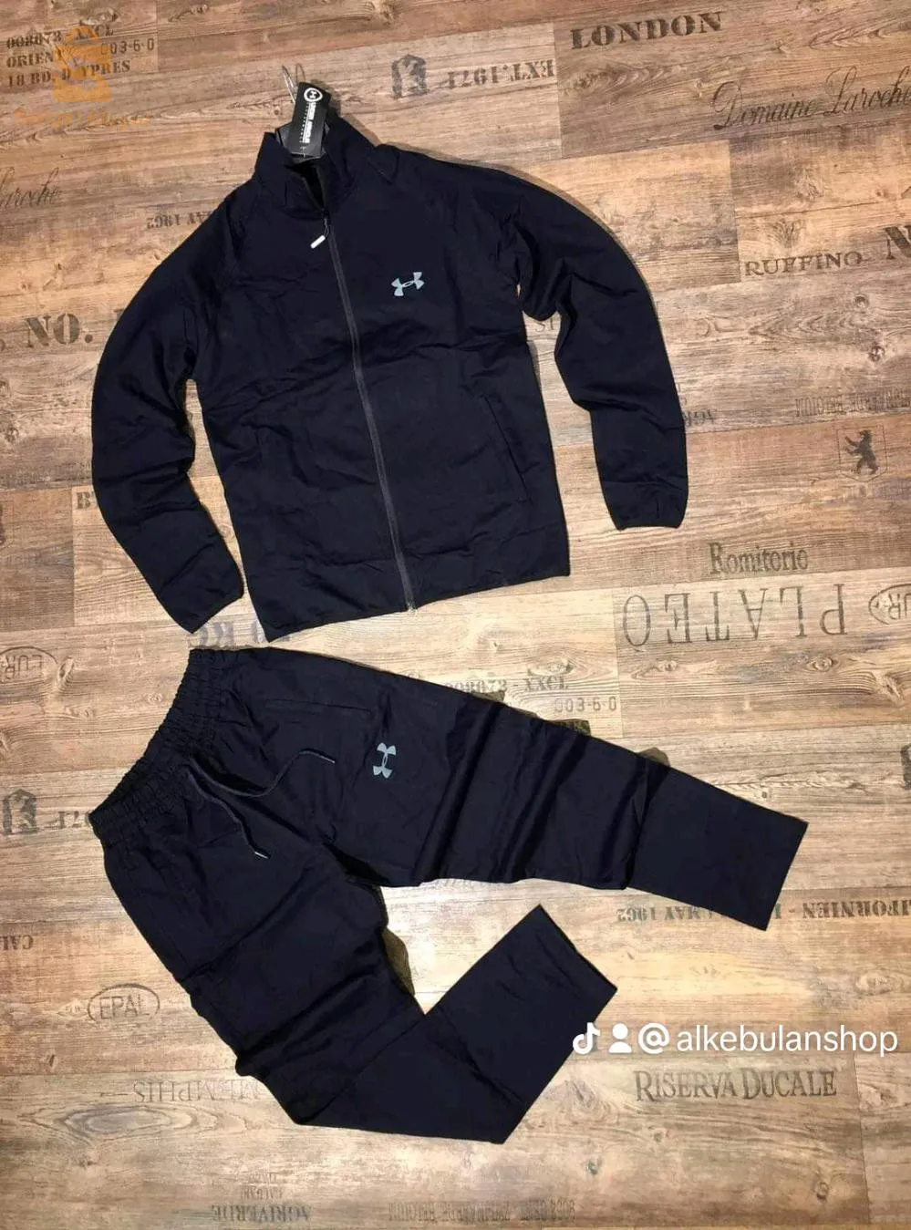 سيرفات UNDER ARMOR شابة بزاف كاليتي مليحة فيها قاع ليطاي مرحبا بالجمييييع