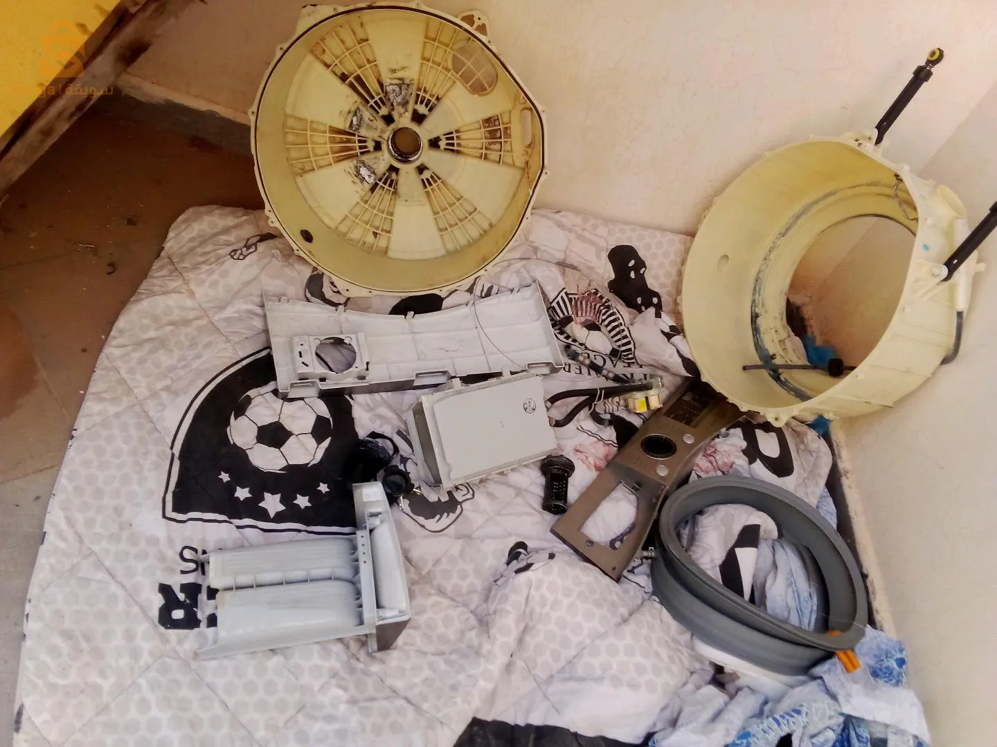 réparateur électroménager et électricien et plombier 
a domicile