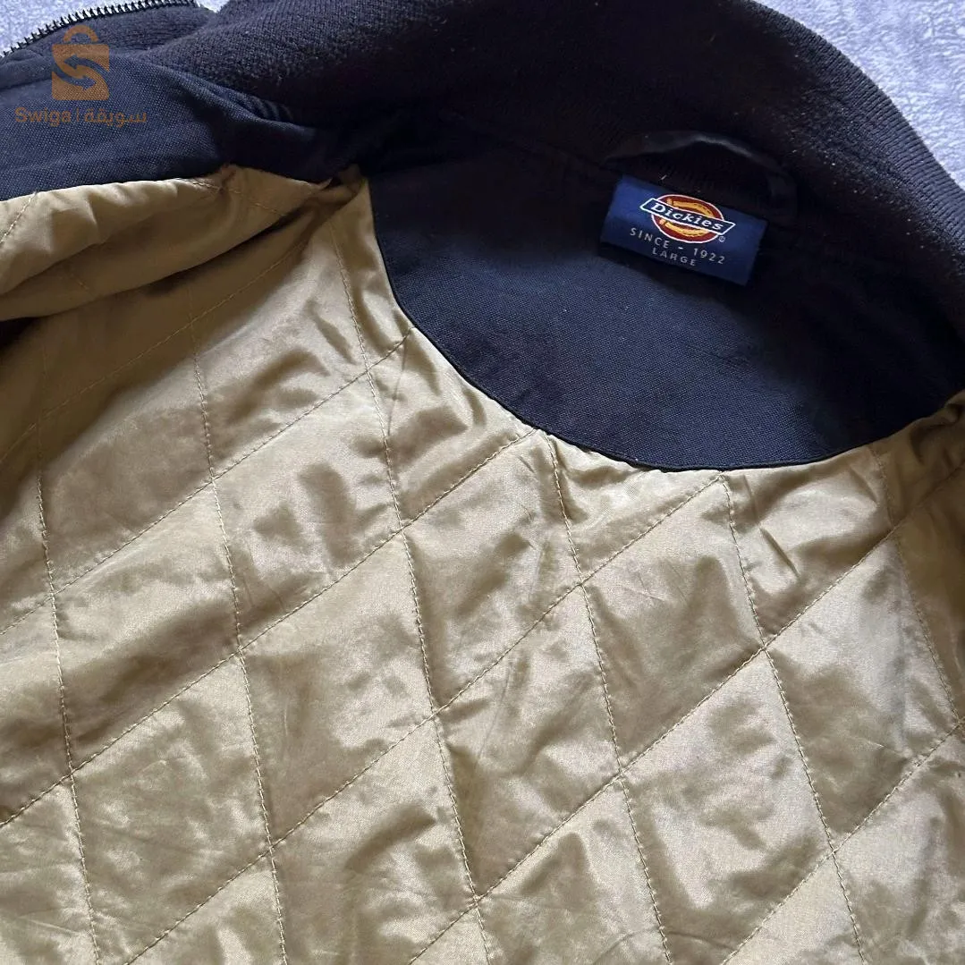 Veste Dickies original : 
État : 10/10 
Taille : L 
Prix : 4800da 

Livraison disponible
