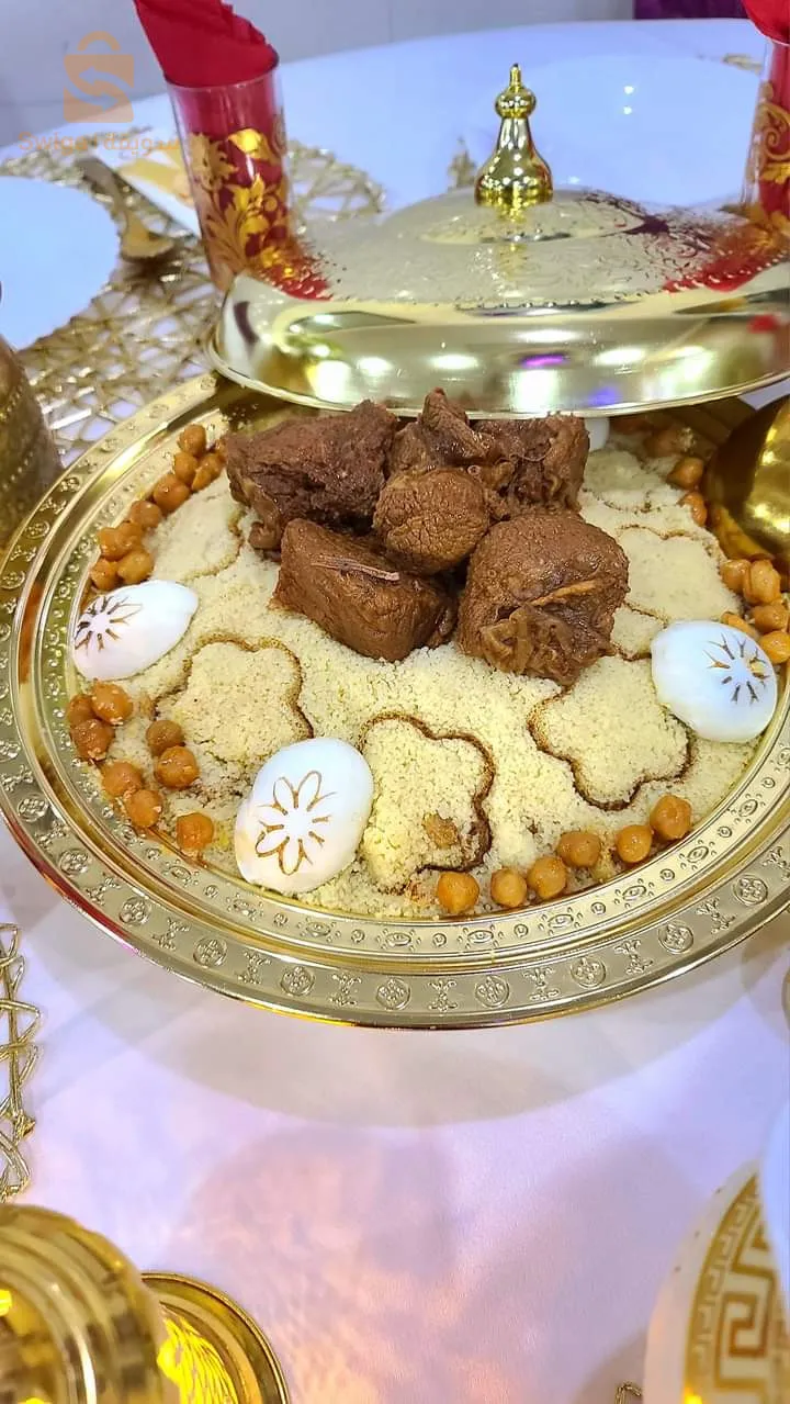 ✅ للاستعمال اليومي و المناسبات
✅ طبق+غطاء باللون الذهبي اللامع
✅ يتميز هذا الطبق بجودة صناعة عالية
✅ يمكنك استخدامه لتزيين طاولتك في سهرات رمضان
✅ يتميز بالأناقة والمتانة والجودة في التصنيع
✅ مصنوع من مواد عالية الجودة للاستخدام لفترة طويلة وتوفير الاستخدام الدائم
✅ تصميم مبتكر
توصيل جميع الولاية