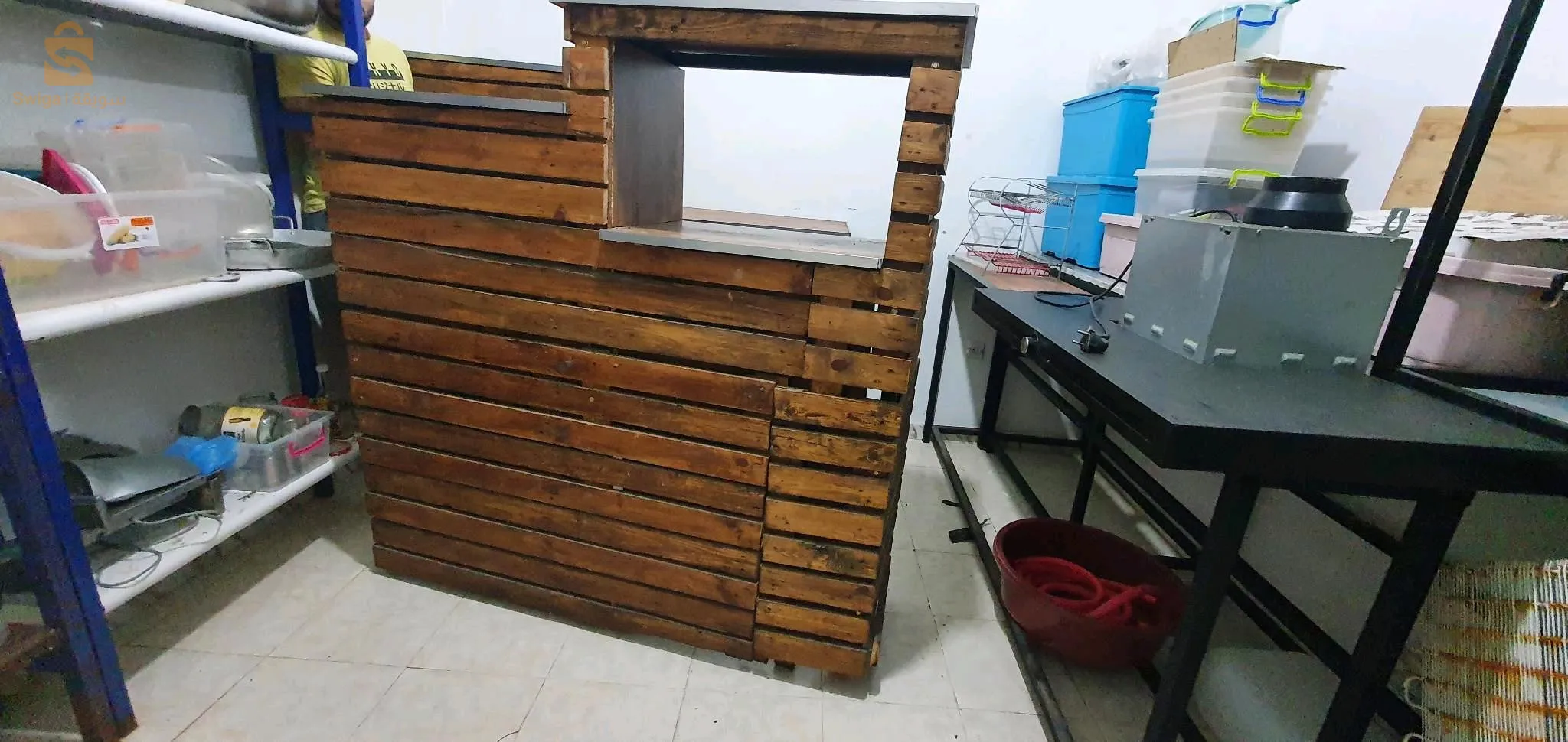 Comptoir Structure en bois+ table (3 structure interchangeables+ table longue+3 banc)