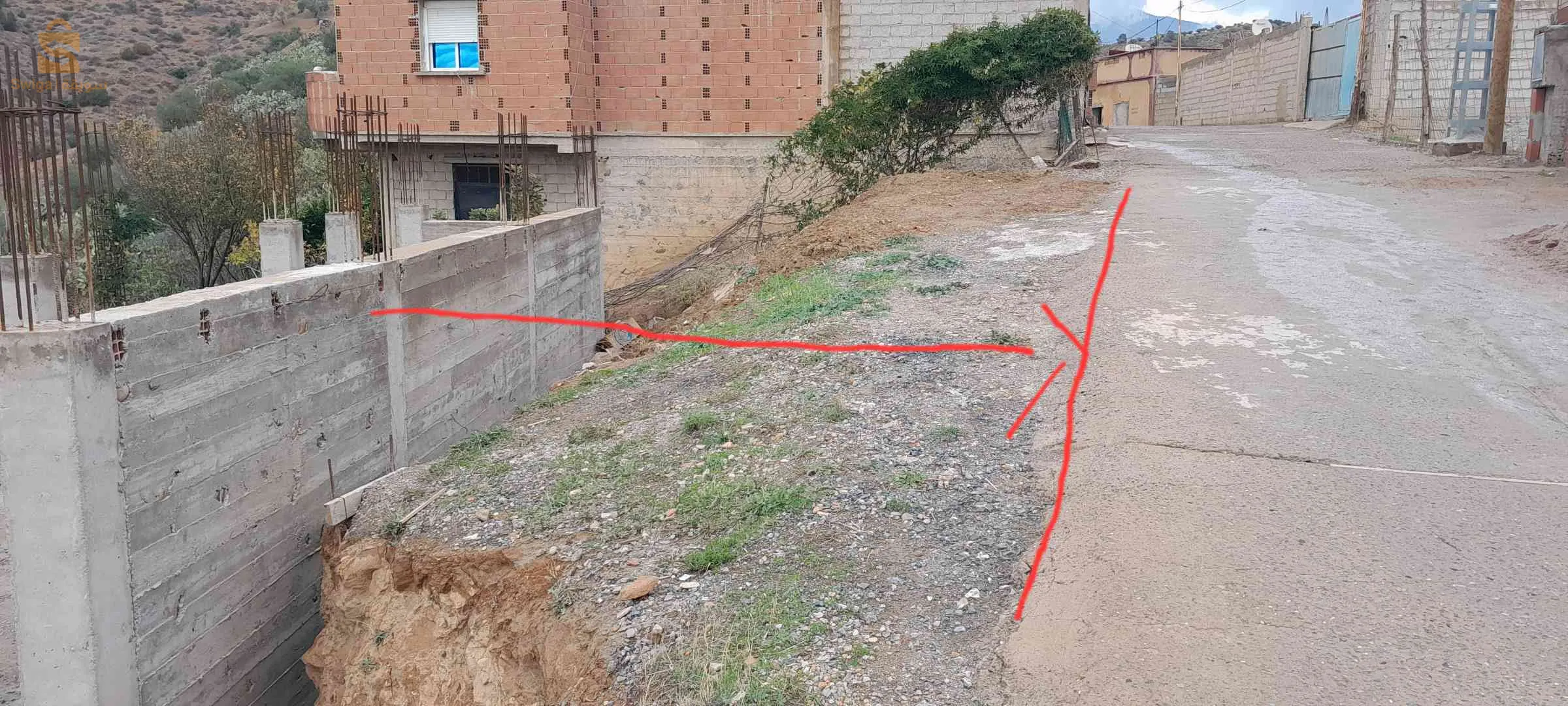 قطعة ارض + (هيكل)  مساحتها 306 م في بلدية الشرفة بالضبط في ثادارث