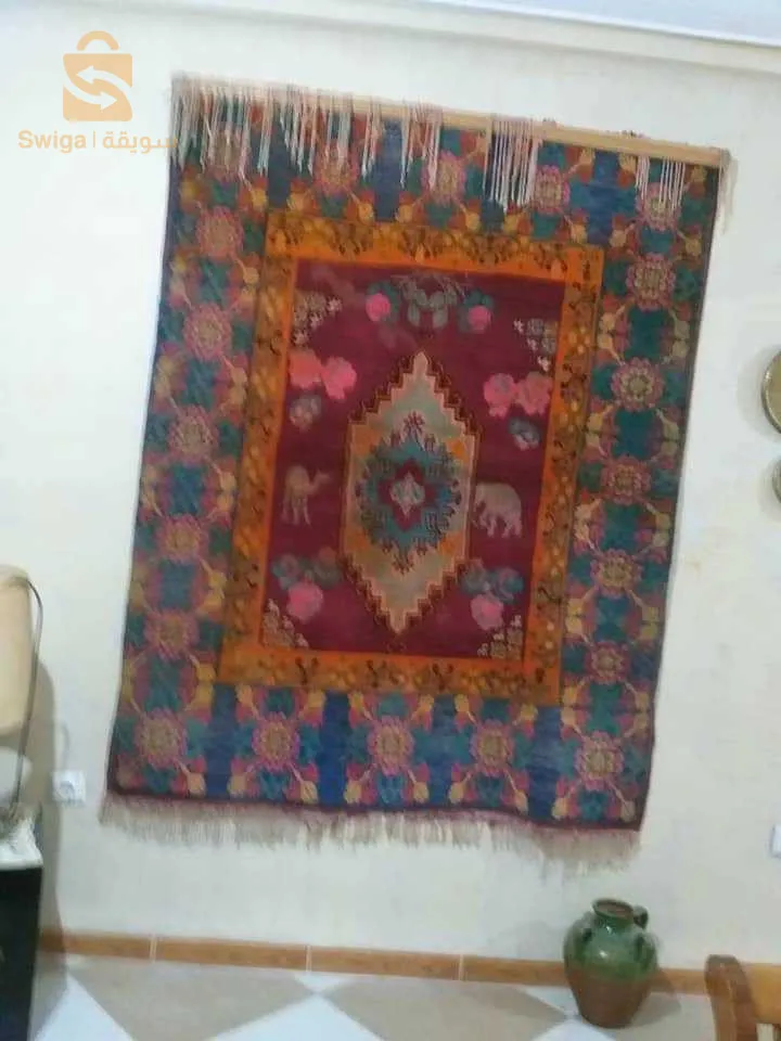un tapis très anciens  en pure laine