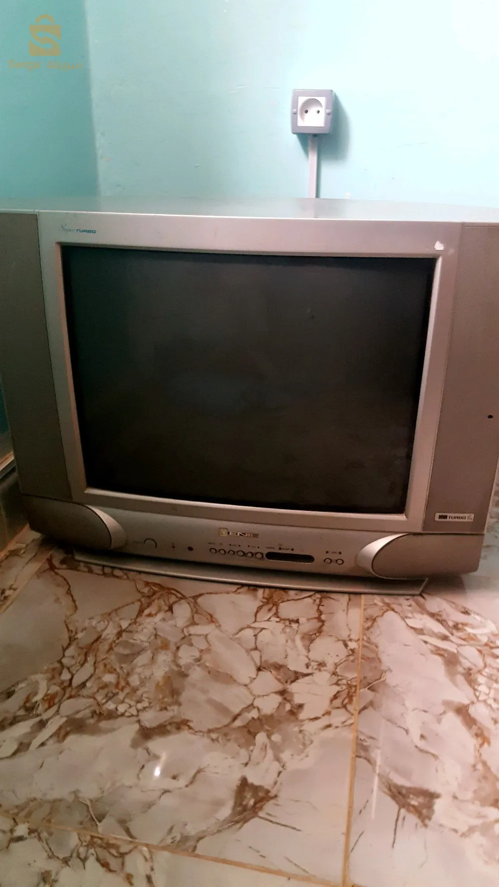 تلفاز قديم للبيع بحالة جيدة