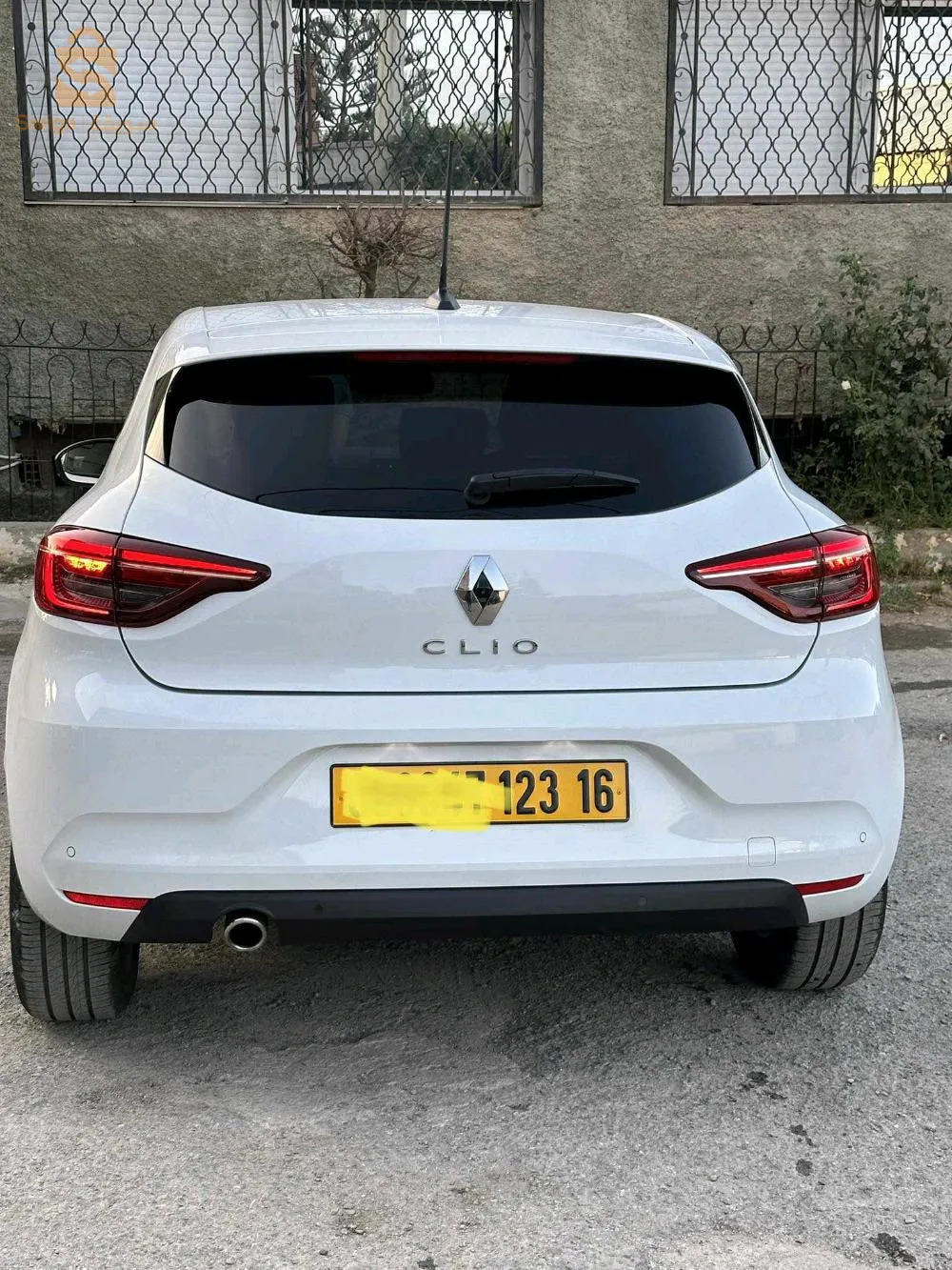salemalikoum j'ai une Clio 5 équilibre 7000 km au compteur ils m'ont offert 440 millions 1.5 dCi 115 CH avec caméra de recul