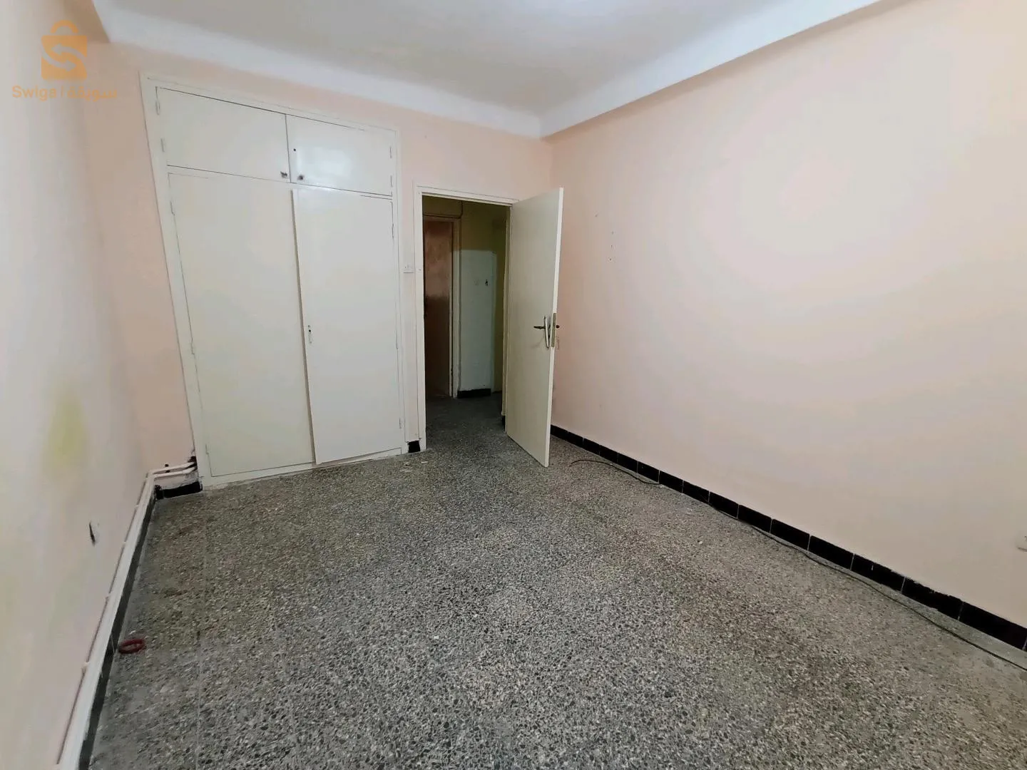 appartement f4 la citée ouest bouira 
2eme etage