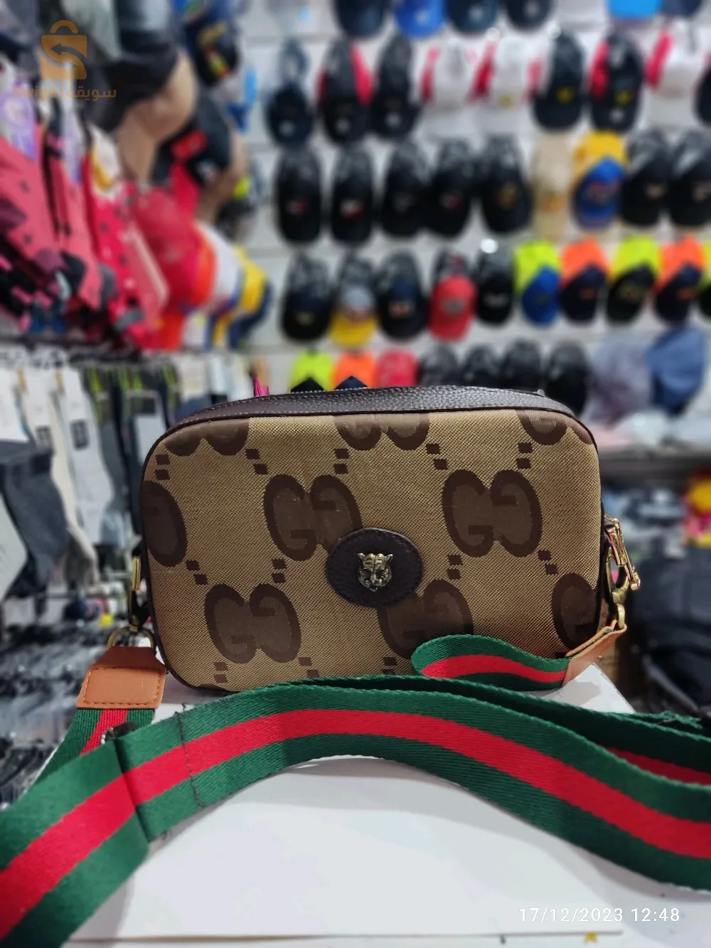 حقائب و قبعات و جوارب نوعية جيدة
