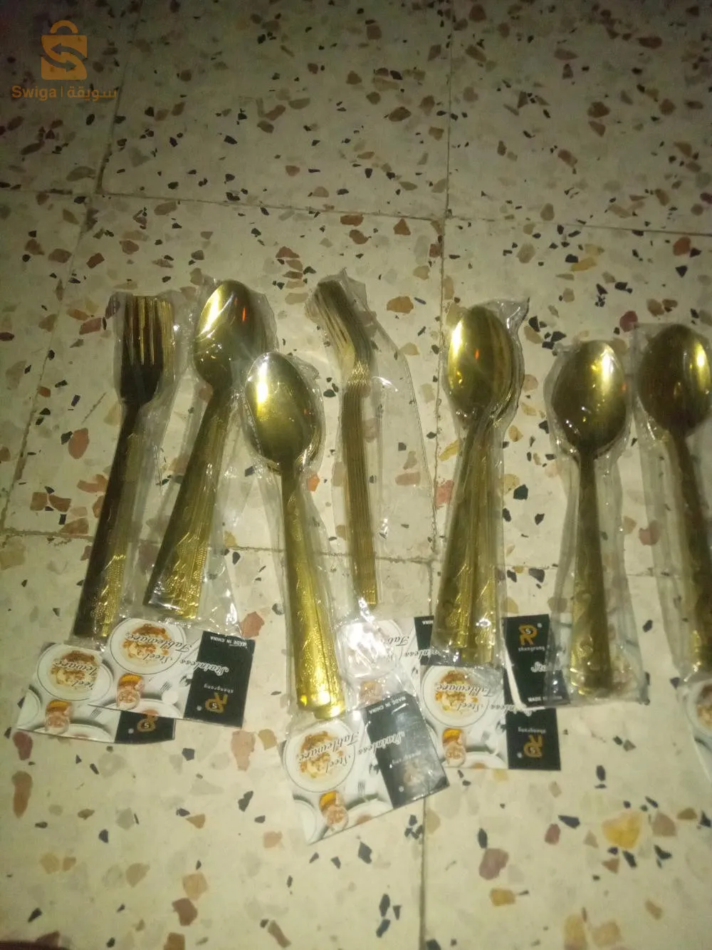 ملاعق واشواك للبيع