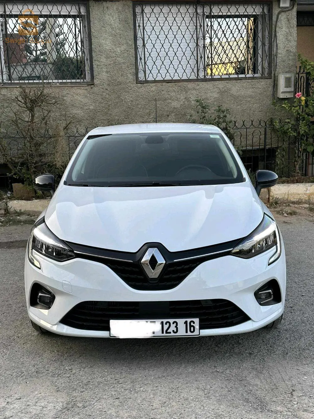 salemalikoum j'ai une Clio 5 équilibre 7000 km au compteur ils m'ont offert 440 millions 1.5 dCi 115 CH avec caméra de recul