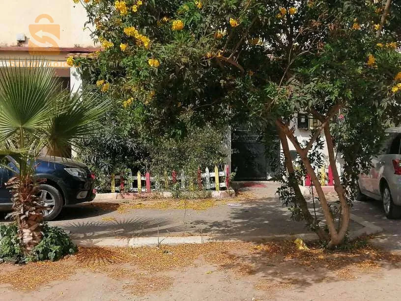 شقة في الطابق الأرضي..