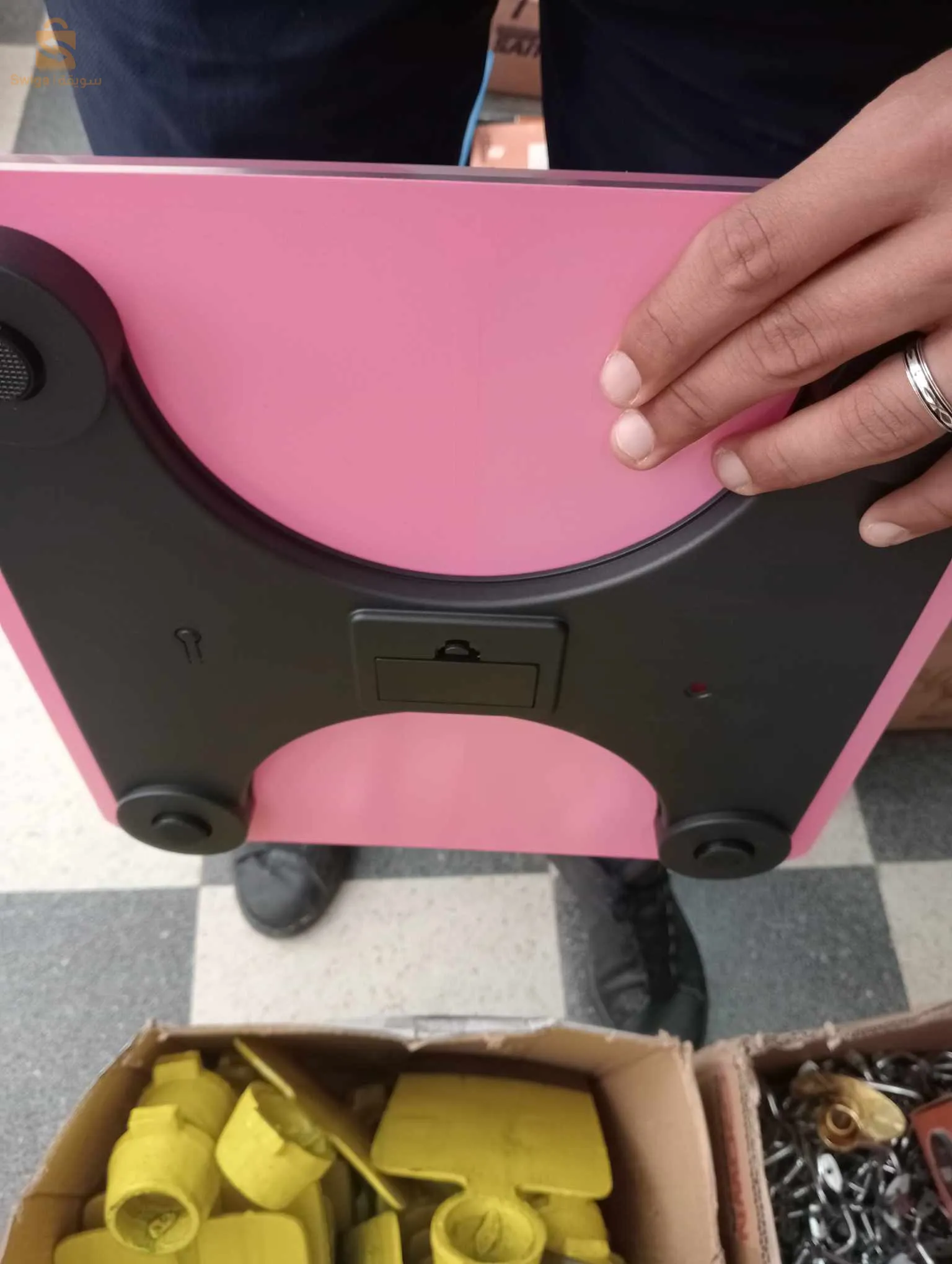 ميزان إلكتروني