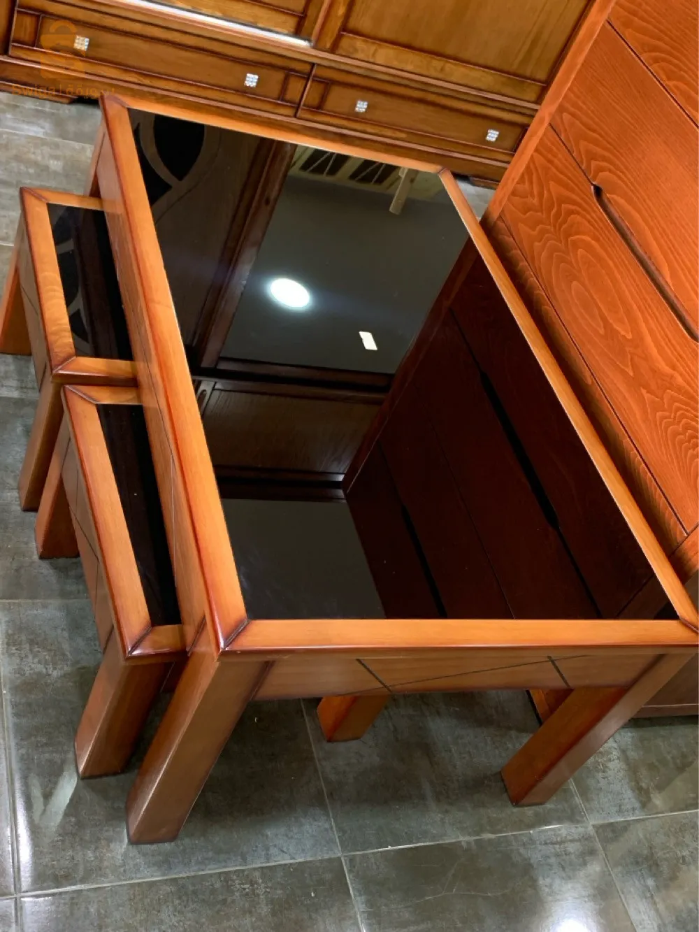 طاولة من خشب اتر 28000
اريكات من خشب اتر 19500
اريكات من خشب احمر 128 00
حمالة ملابس من خشب اتر 35500