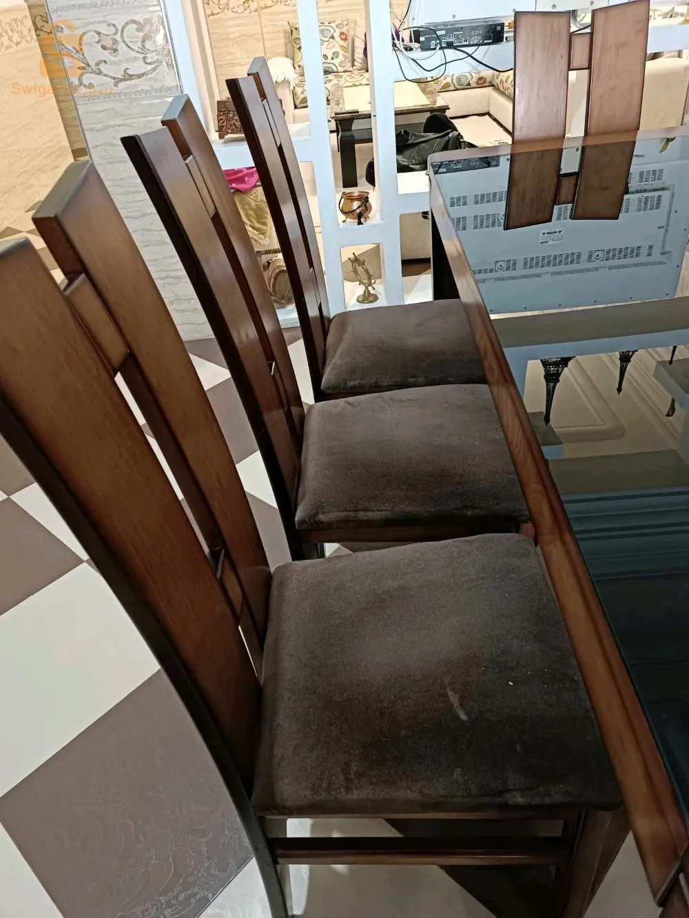 طاولة طعام مع 8 كراسي