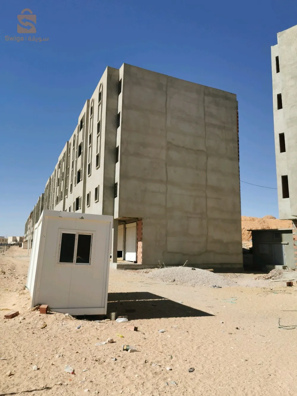 شقةF3  نصف منتهية الأشغال بمساحة   82m²