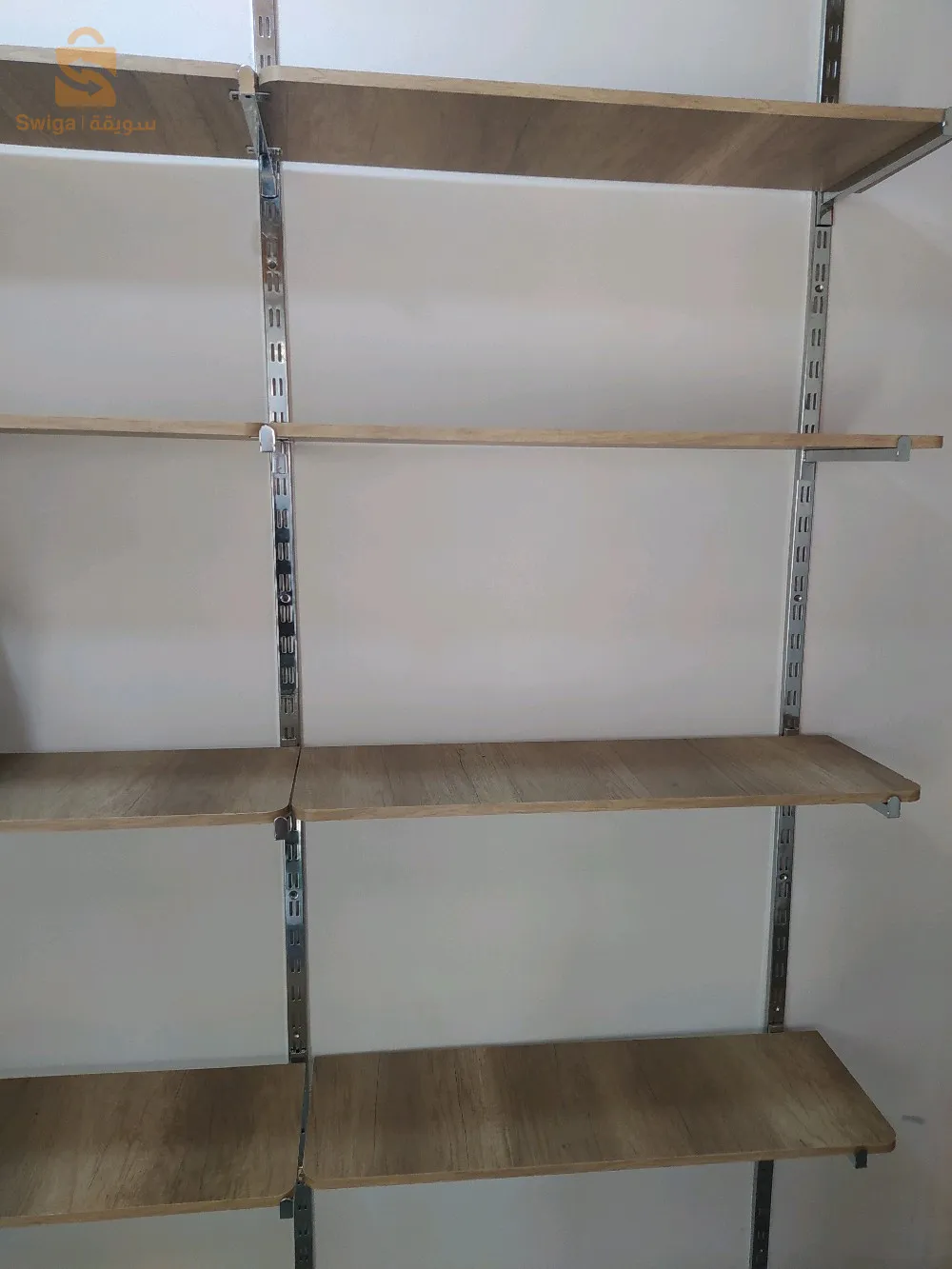 طارمة بلوازمها
30 milamines 90*30
20 supports coté coté
20 supports doblé
08 supports cromé