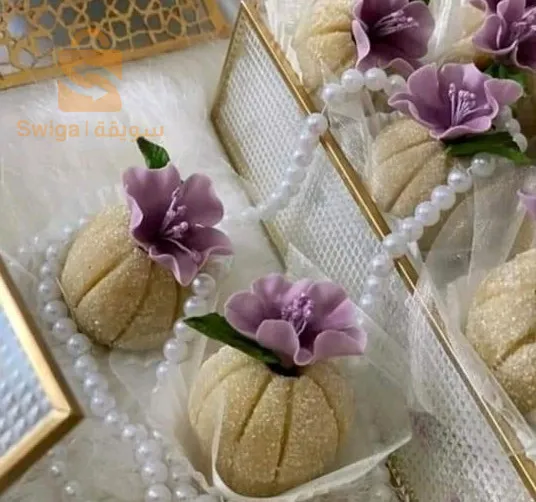 بيع وتعليم الحلويات التقليدية و الورود بعجينة gumpaste