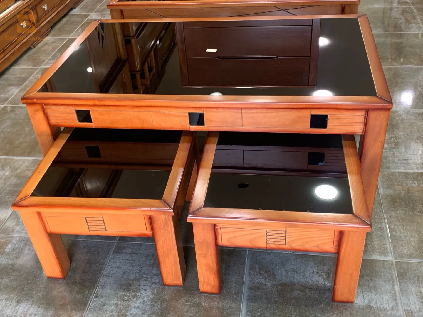 طاولة من خشب اتر 28000
اريكات من خشب اتر 19500
اريكات من خشب احمر 128 00
حمالة ملابس من خشب اتر 35500