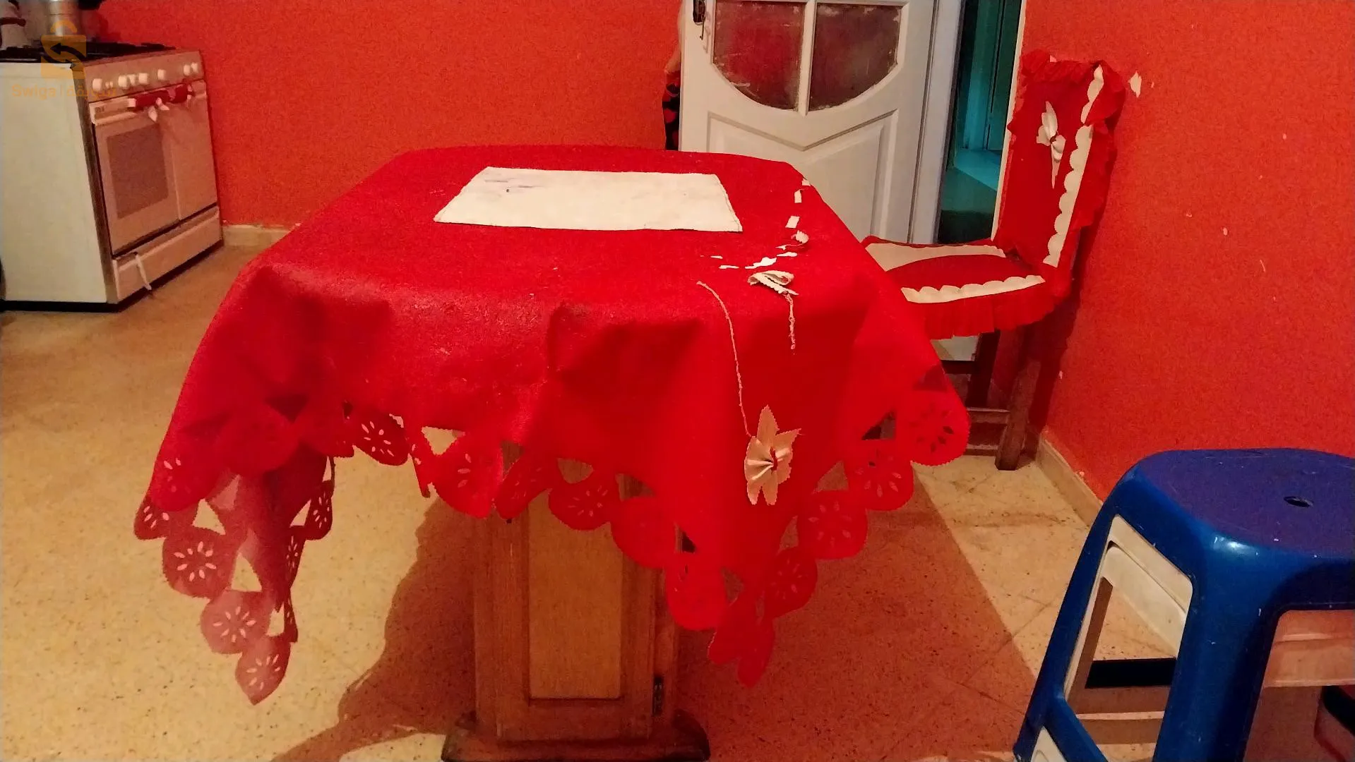 طاولة جديدة بدون كراسي للبيع اللوح تاعها أصلي 100%