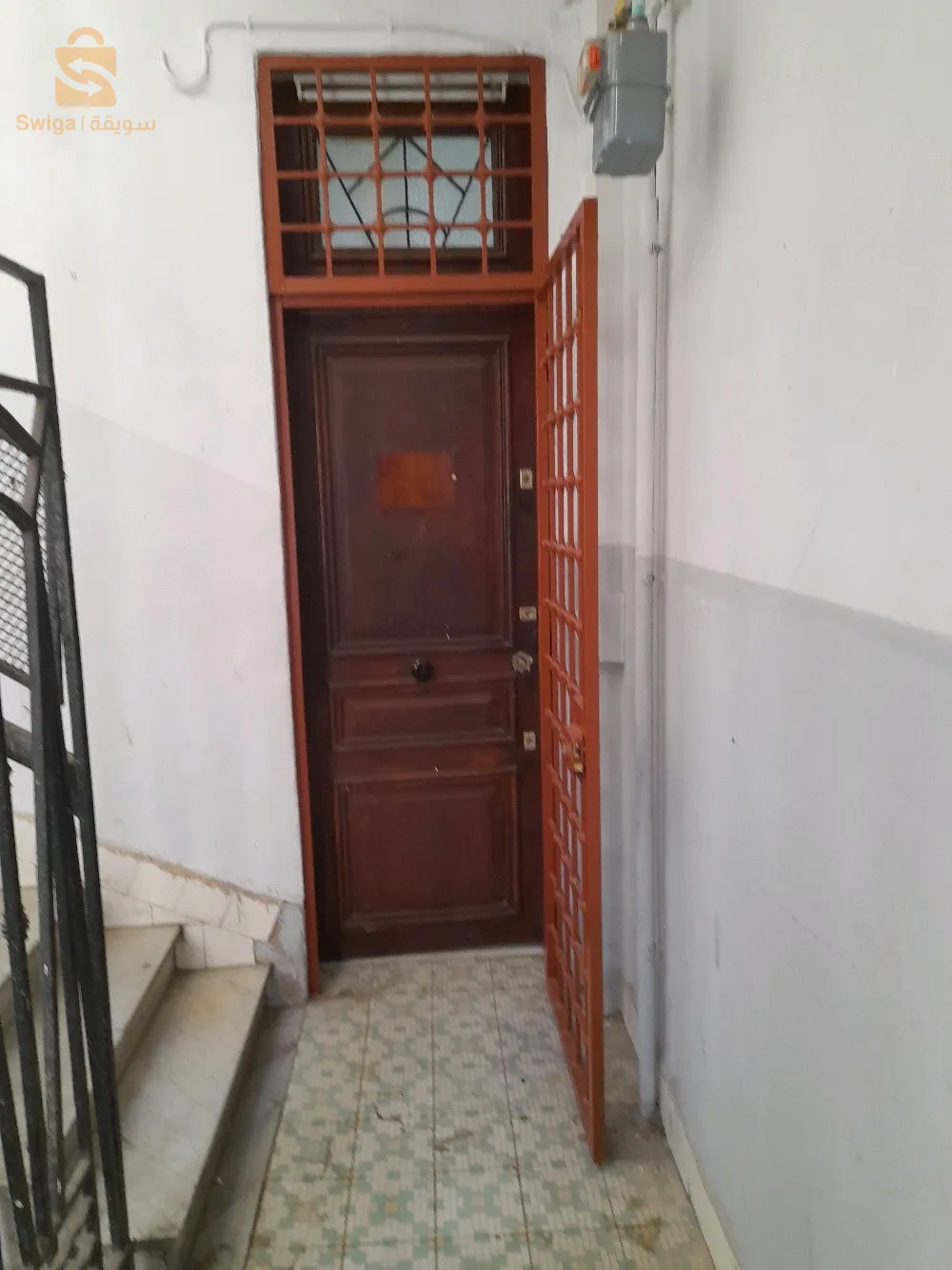 vendre appartement F 3 97 mettre carré 2 étage situé dans un immeuble de 5 étages 2 appartement par Étage avec un grand balcon qui donne sur la rue arbi benmhidi centre ville d oran