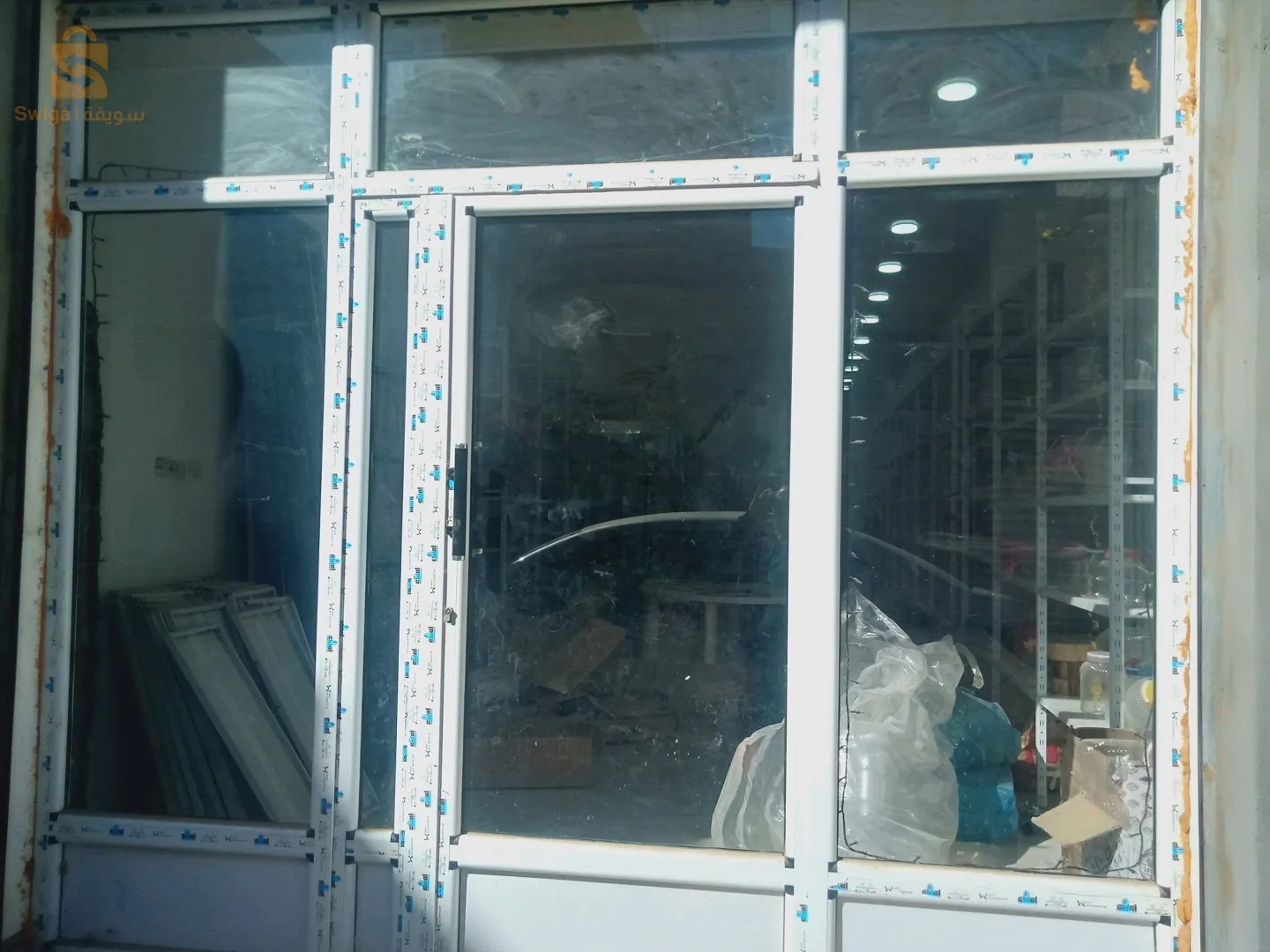 واجهة محل للبيع في حالة جيدة