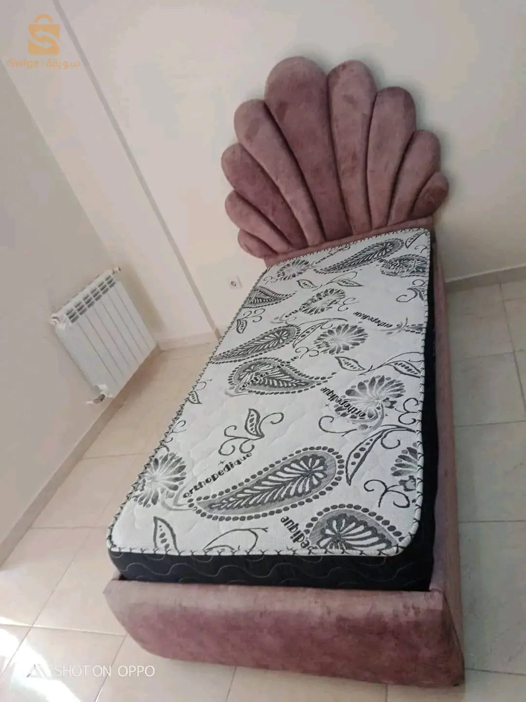 سرير مغلف من الورشة إلى الزبون