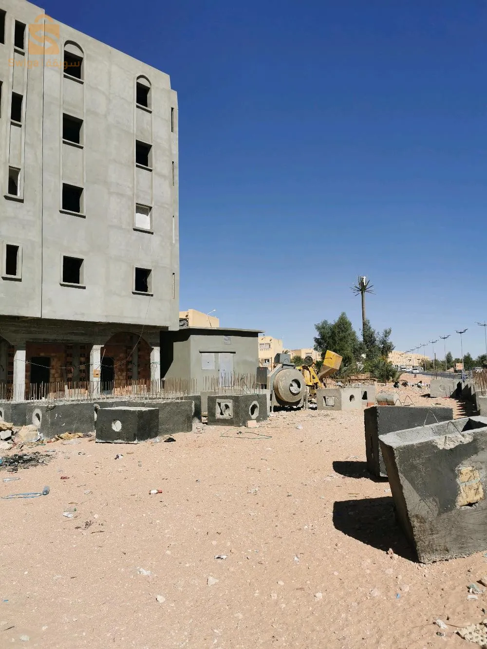 شقةF3  نصف منتهية الأشغال بمساحة   82m²
