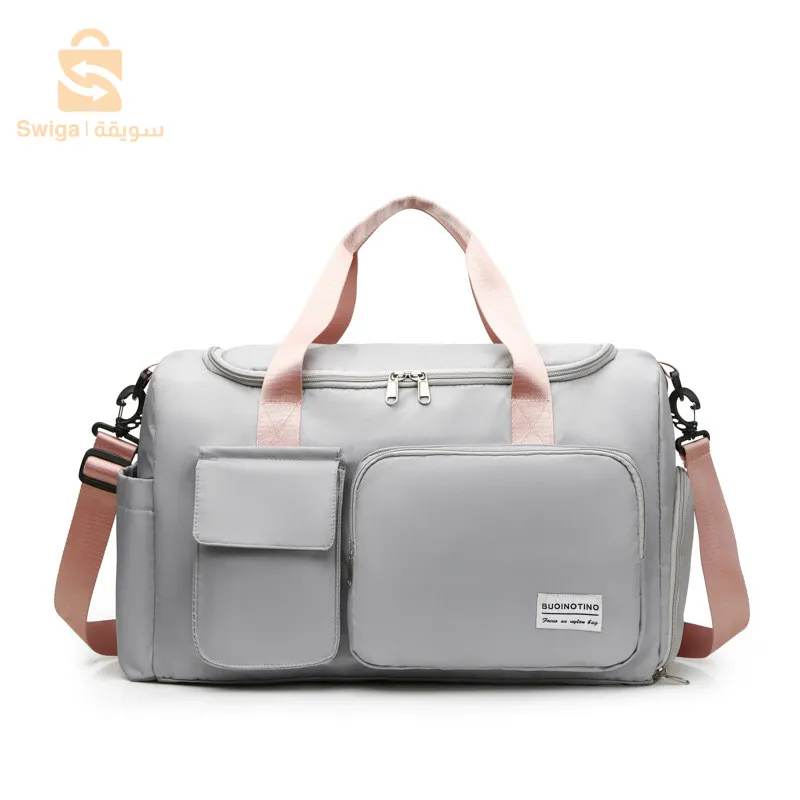 Sports bag with shoe pocket