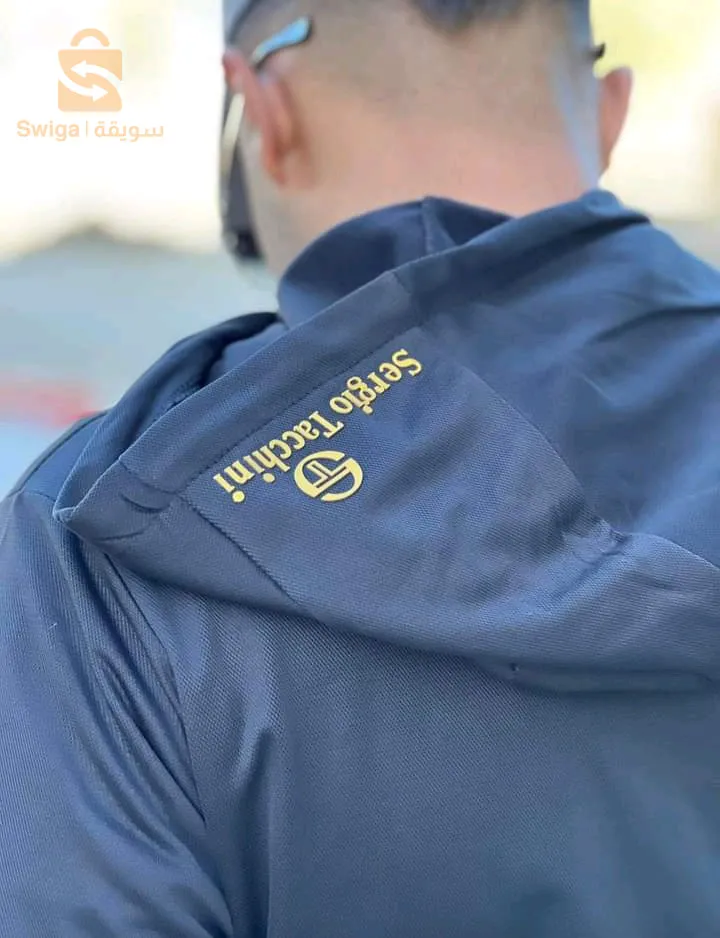 ملابس رياضية جديدة