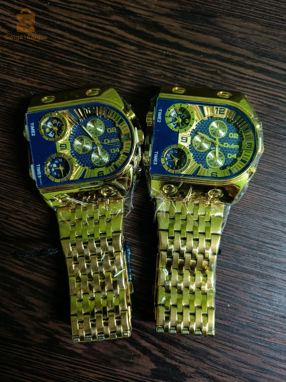 ساعة يد فاخرة باللون الذهبي