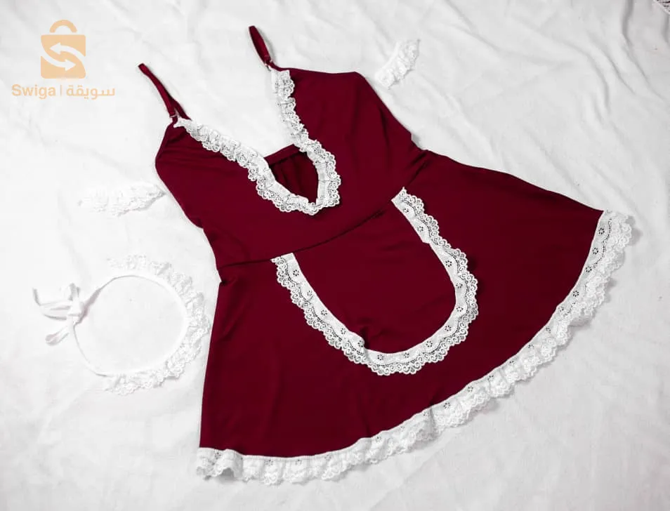 طقم الخادمة باللون الاحمر