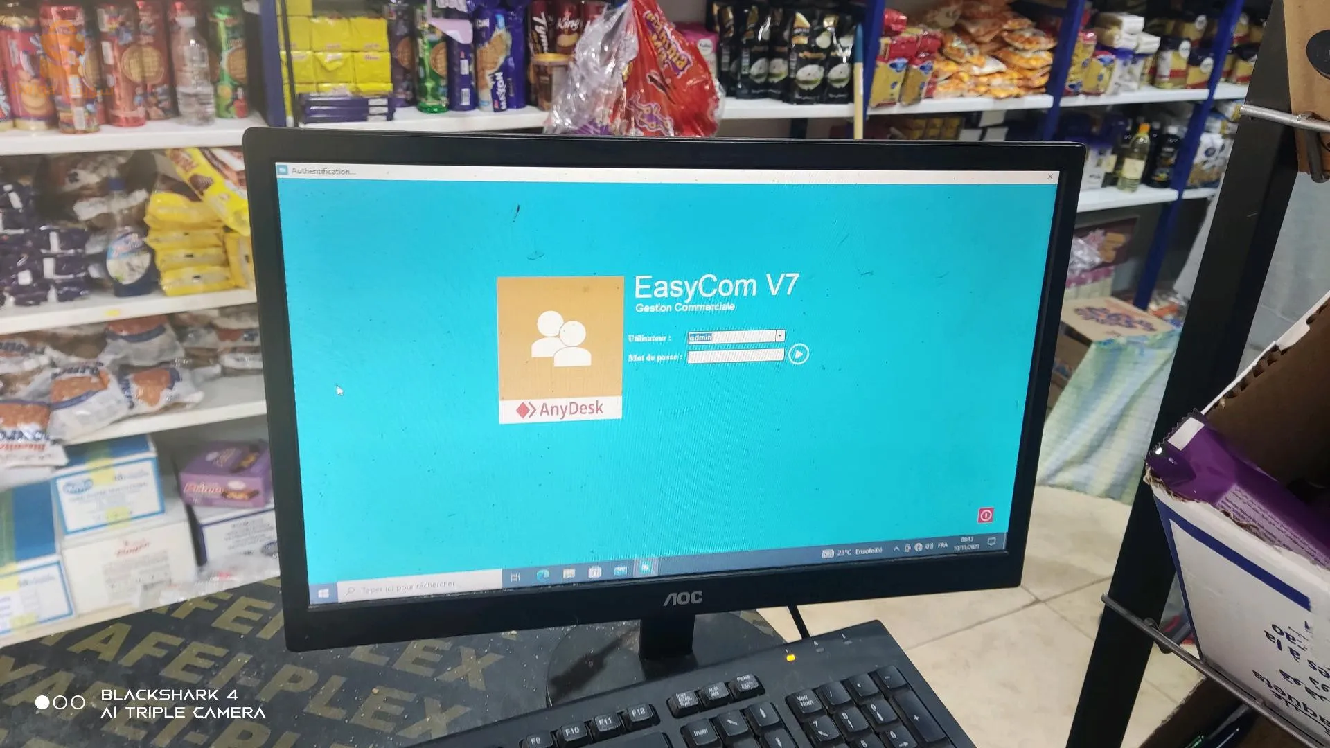 الحاسوب مع برنامج تسسير سهل الاستعمال