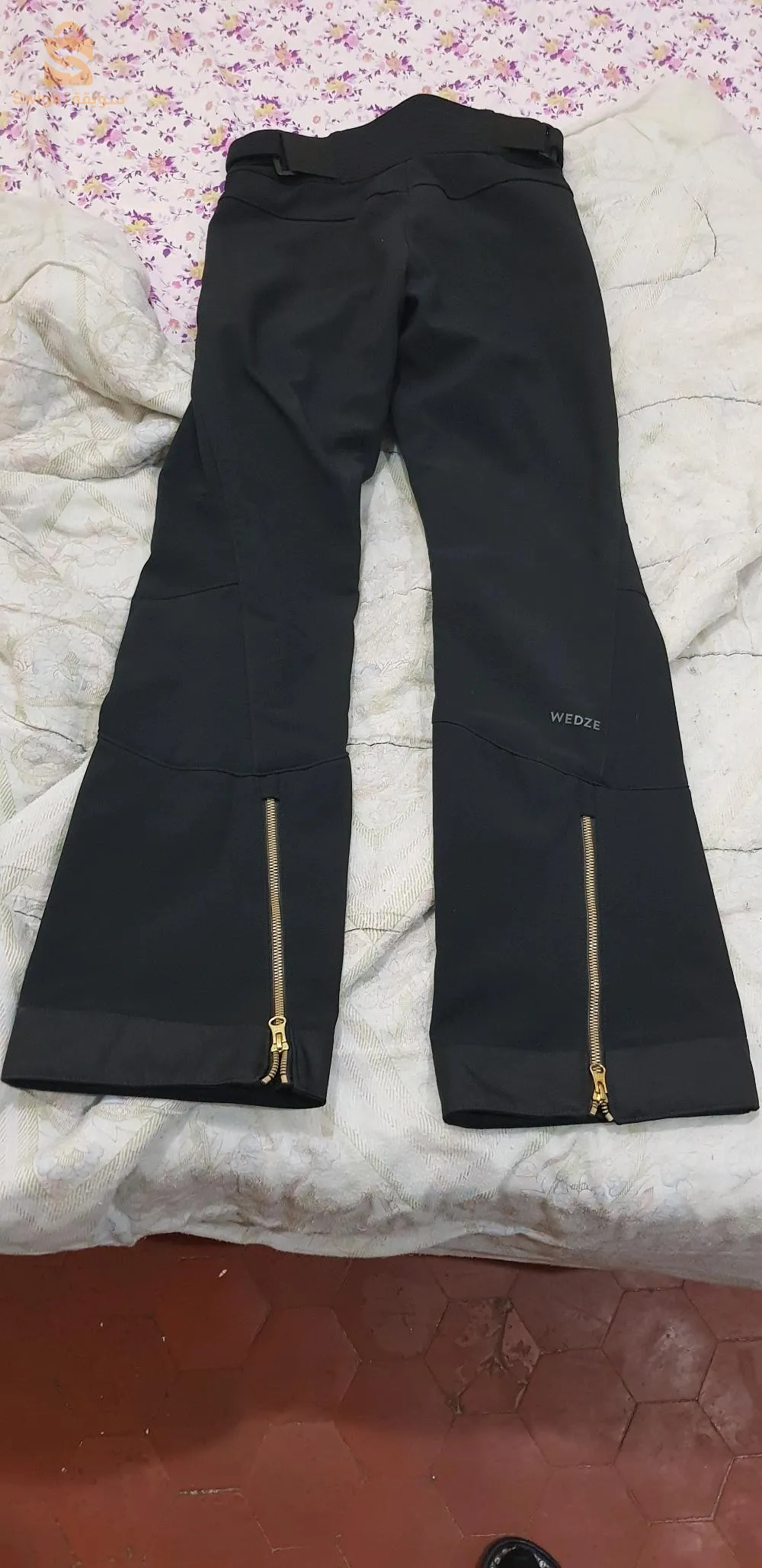 je vends des pantalons randonnées imperméable Decathlon France original pour femmes la taille disponible sauf 37 et 40