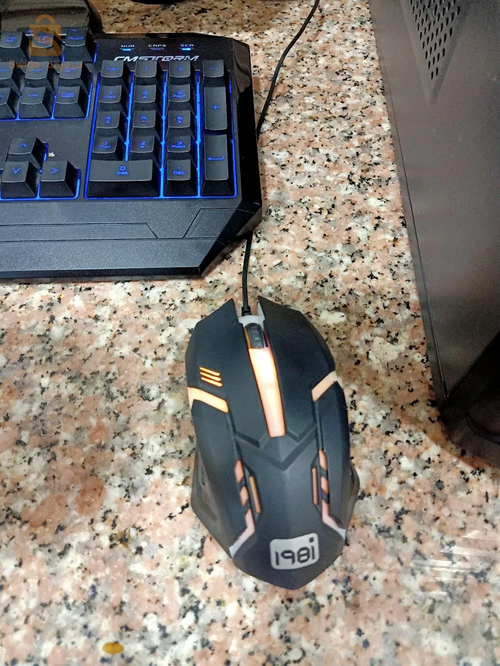 حاسوب مكتبي لدراسة أو العمل خفيف