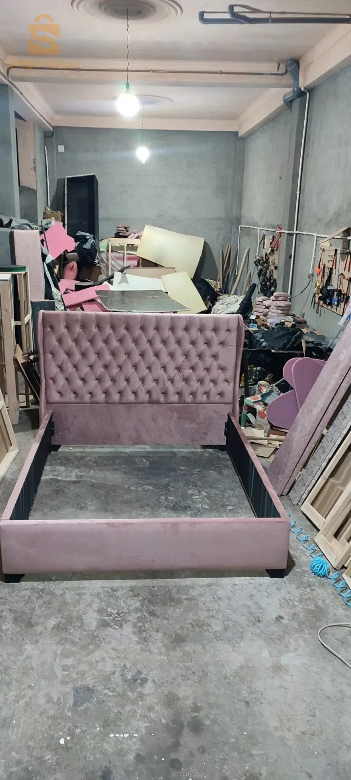 سرير كابيطوني من ورشتنا مباشرة