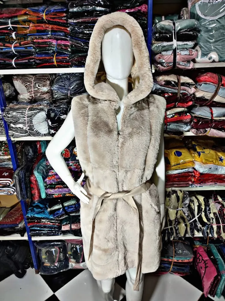 ملابس نساء متنوعة