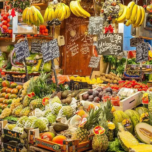 فواكه استواءية وغير موسمية