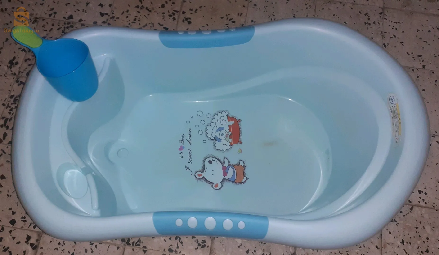 حمام بيبي جديد  +  مشاية الأطفال في حالة جيدة