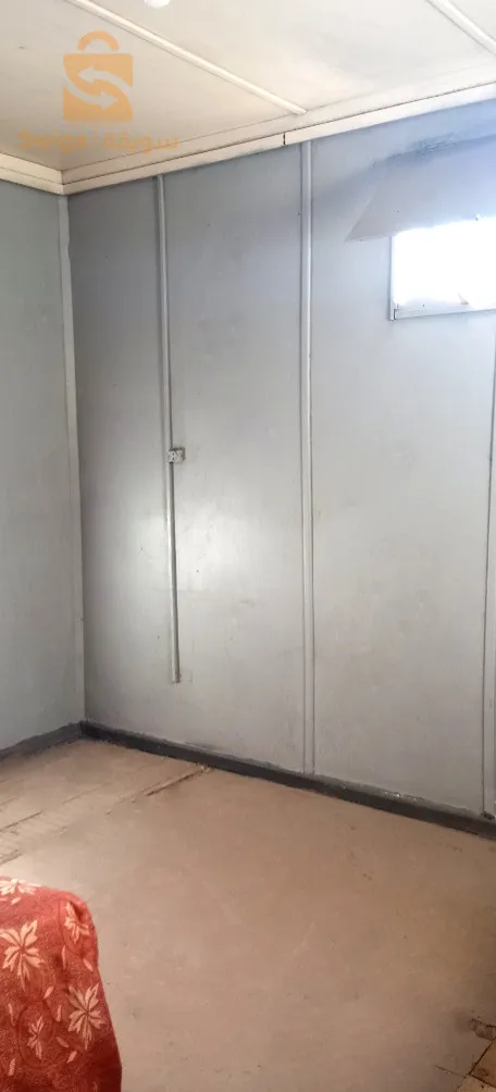 Un châle des plus beaux types qui peut être déplacé d'un endroit à un autre à votre guise. Il contient tout, c'est-à-dire qu'il est capable d'être habité.